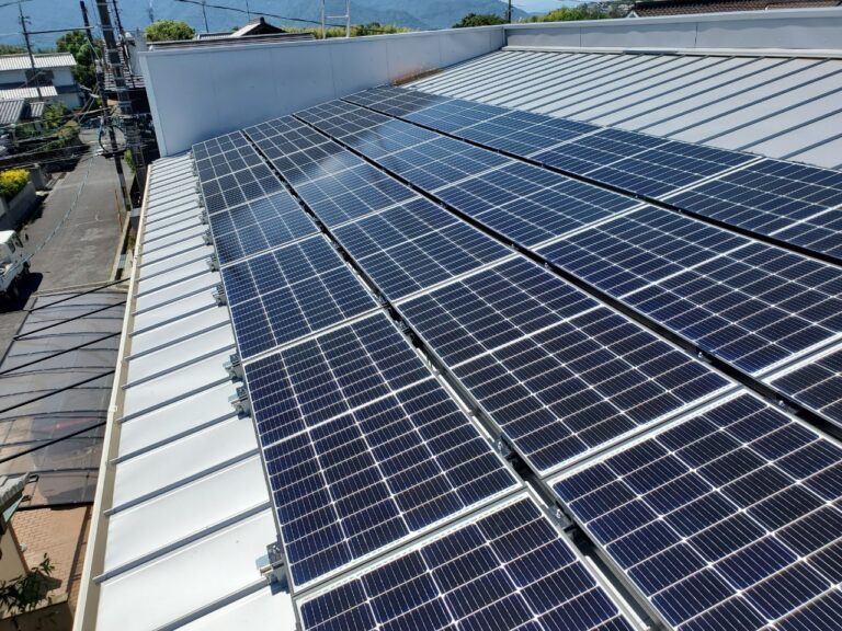 太陽光パネルとカーポートで暮らしをもっと豊かに の施工写真 3