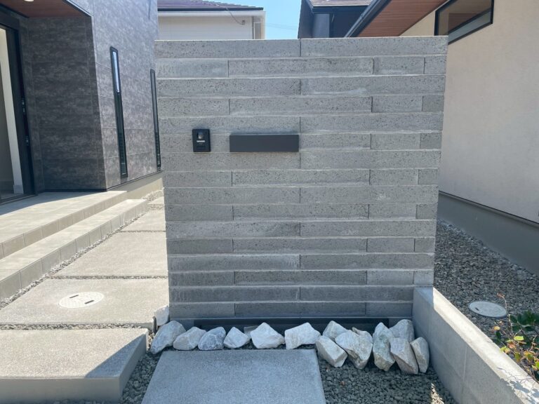建物と調和する、モダンで洗練された外構 の施工写真 3