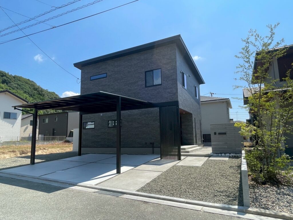 外構工事　エクステリア　カーポート　門柱　土間　外観　モダン　シンプル　上品　おしゃれ